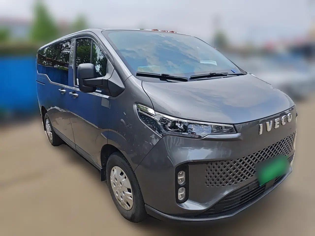 Iveco Fidato 2023 C30 Passenger Van 2.0T 93kW Manual Transmission Xingtu Edition Low Roof — миниатюра 3