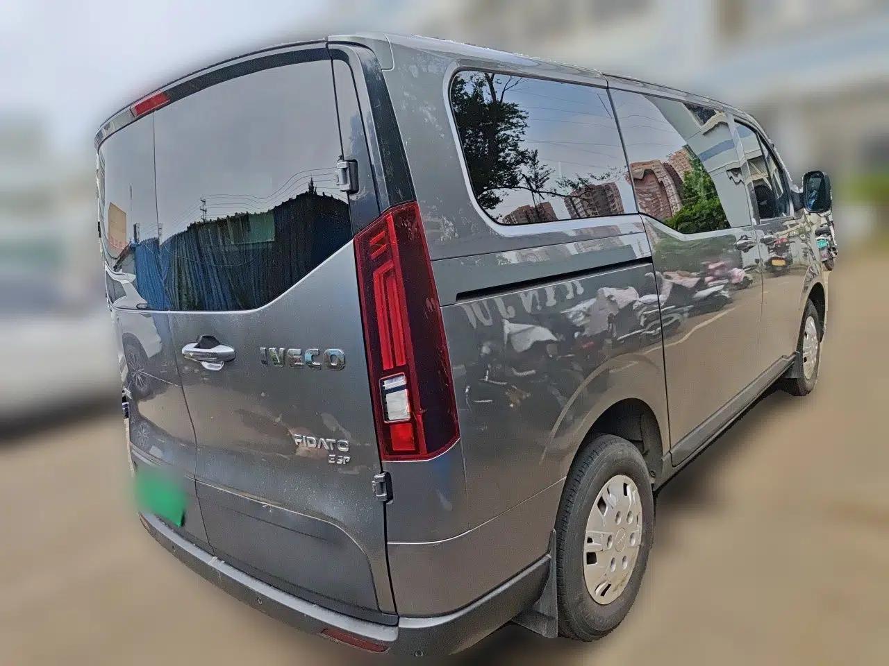 Iveco Fidato 2023 C30 Passenger Van 2.0T 93kW Manual Transmission Xingtu Edition Low Roof — миниатюра 6