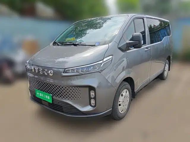 Iveco Fidato 2023 C30 Passenger Van 2.0T 93kW Manual Transmission Xingtu Edition Low Roof