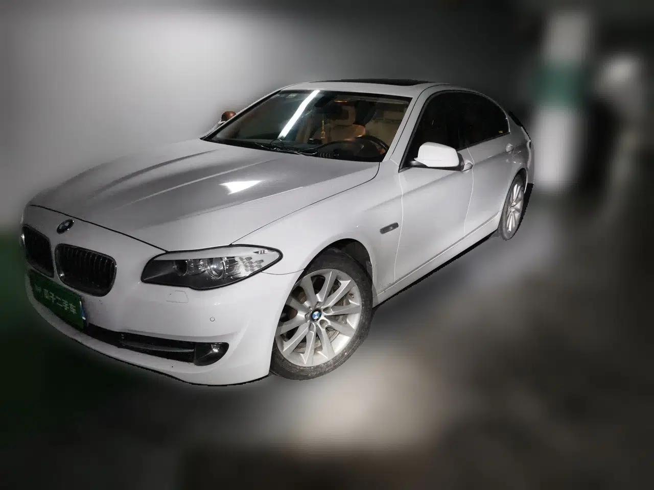 BMW 5 Series 2013 530Li Leading Model — миниатюра 1