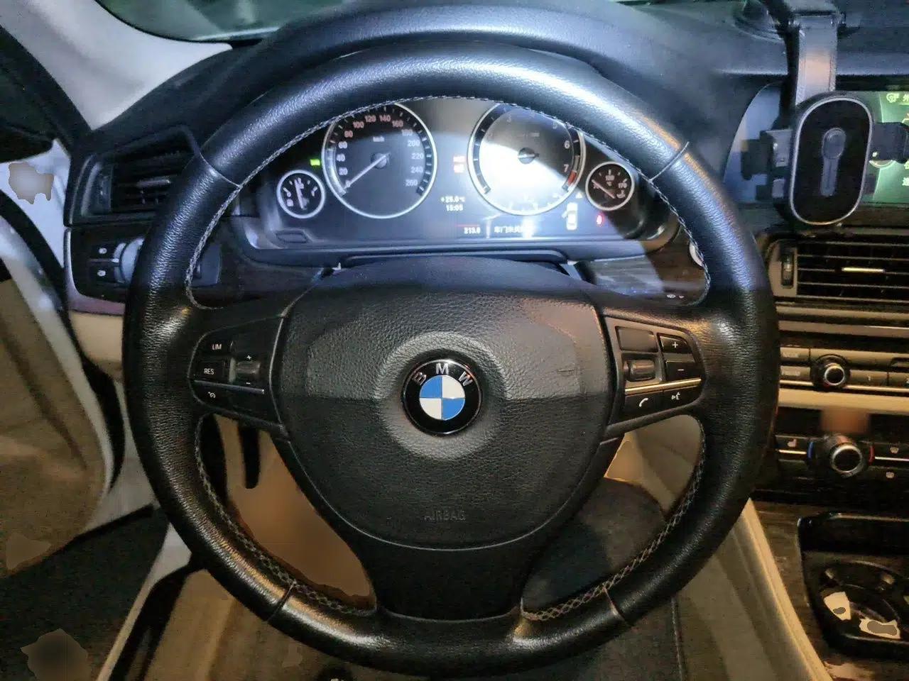 BMW 5 Series 2013 530Li Leading Model — миниатюра 10