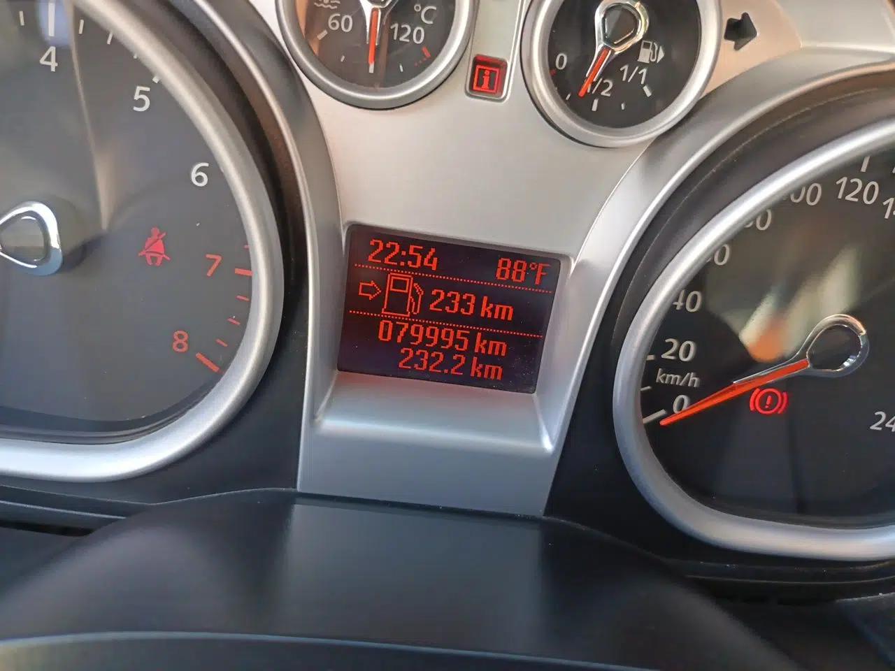 Ford Focus 2013 Hatchback Classic 1.8L Manual Base Model — миниатюра 12