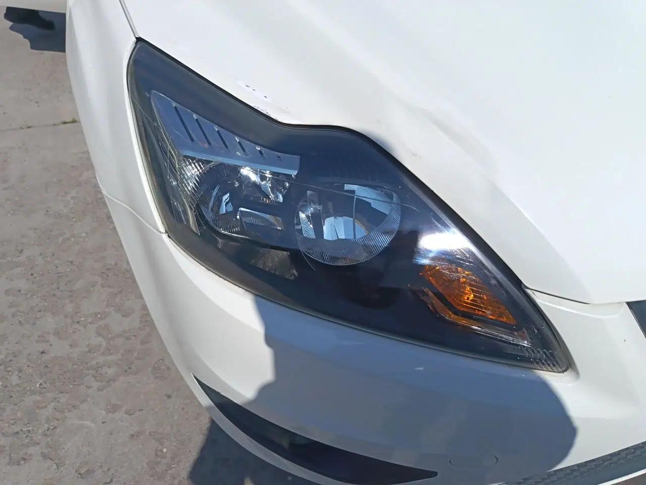 Ford Focus 2013 Hatchback Classic 1.8L Manual Base Model — миниатюра 7
