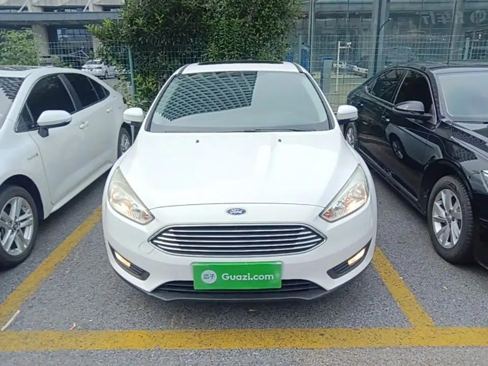 Ford Focus 2018 Sedan Classic 1.6L Automatic Trendy SmartDrive Edition — миниатюра 2