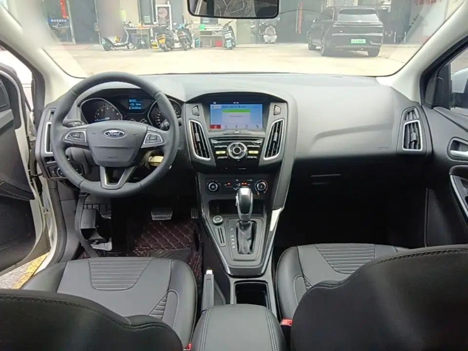Ford Focus 2018 Sedan Classic 1.6L Automatic Trendy SmartDrive Edition — миниатюра 12