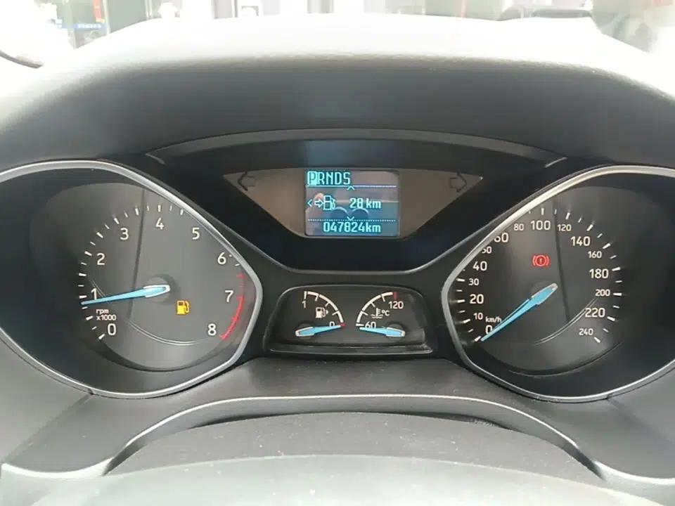 Ford Focus 2018 Sedan Classic 1.6L Automatic Trendy SmartDrive Edition — миниатюра 14
