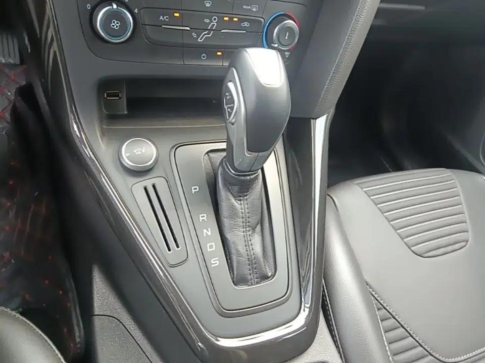 Ford Focus 2018 Sedan Classic 1.6L Automatic Trendy SmartDrive Edition — миниатюра 16