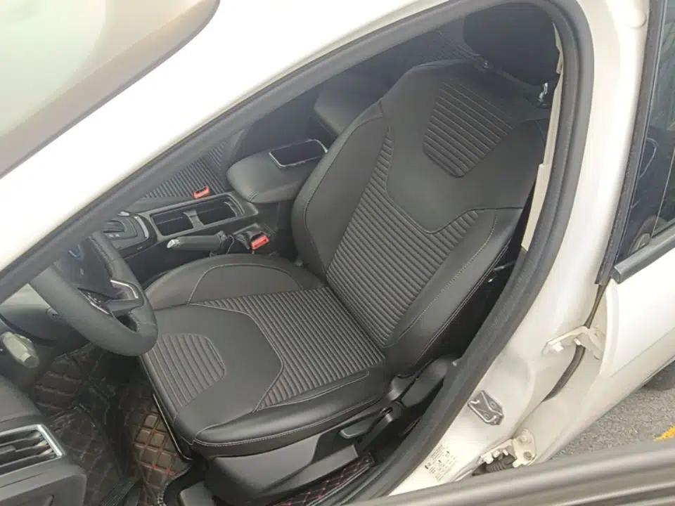 Ford Focus 2018 Sedan Classic 1.6L Automatic Trendy SmartDrive Edition — миниатюра 17