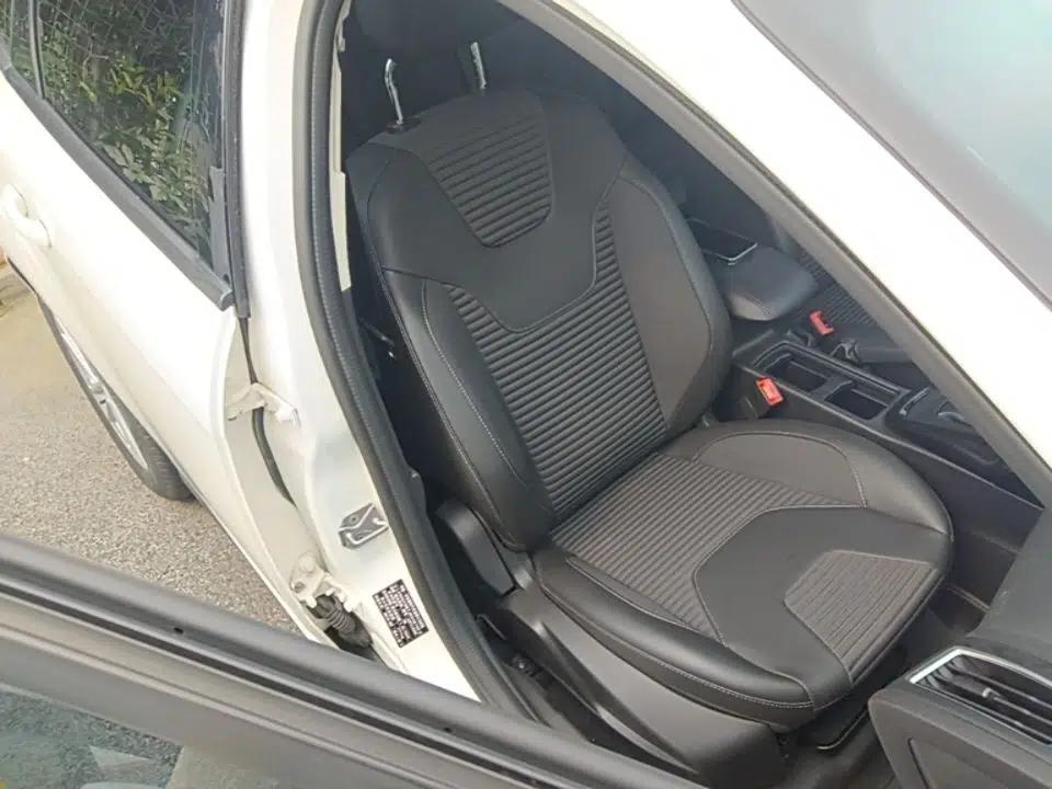 Ford Focus 2018 Sedan Classic 1.6L Automatic Trendy SmartDrive Edition — миниатюра 19