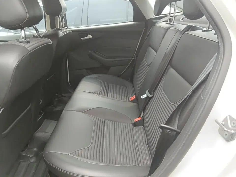 Ford Focus 2018 Sedan Classic 1.6L Automatic Trendy SmartDrive Edition — миниатюра 20