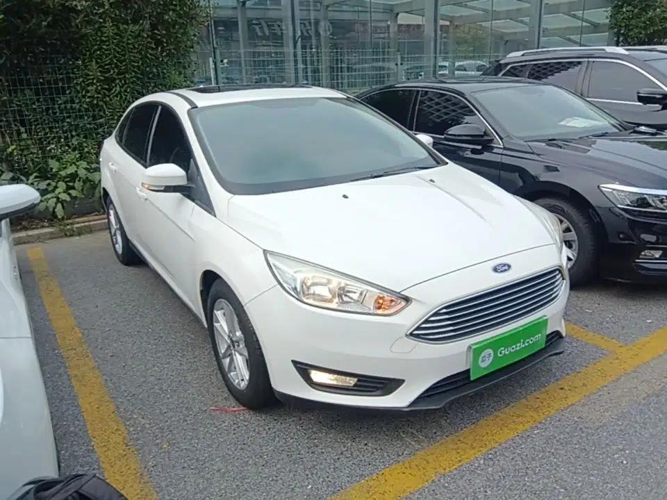 Ford Focus 2018 Sedan Classic 1.6L Automatic Trendy SmartDrive Edition — миниатюра 3