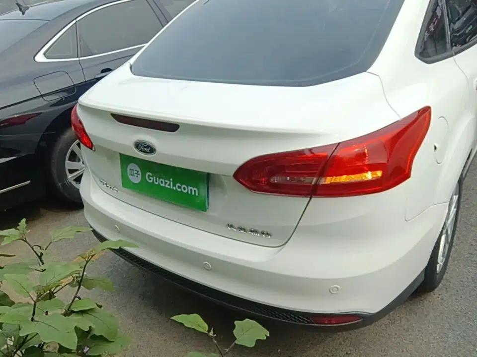 Ford Focus 2018 Sedan Classic 1.6L Automatic Trendy SmartDrive Edition — миниатюра 5