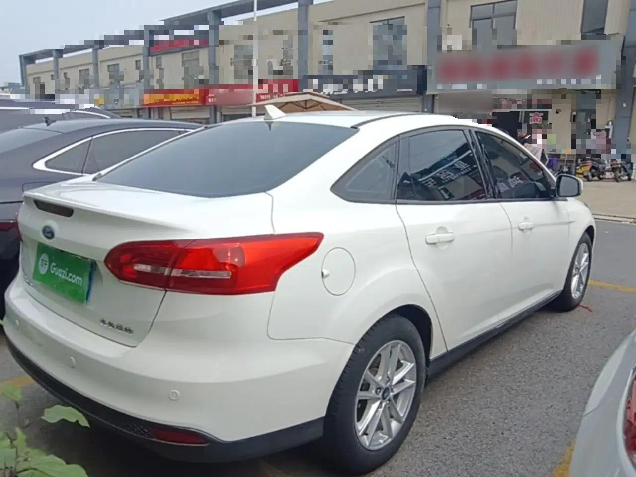 Ford Focus 2018 Sedan Classic 1.6L Automatic Trendy SmartDrive Edition — миниатюра 6