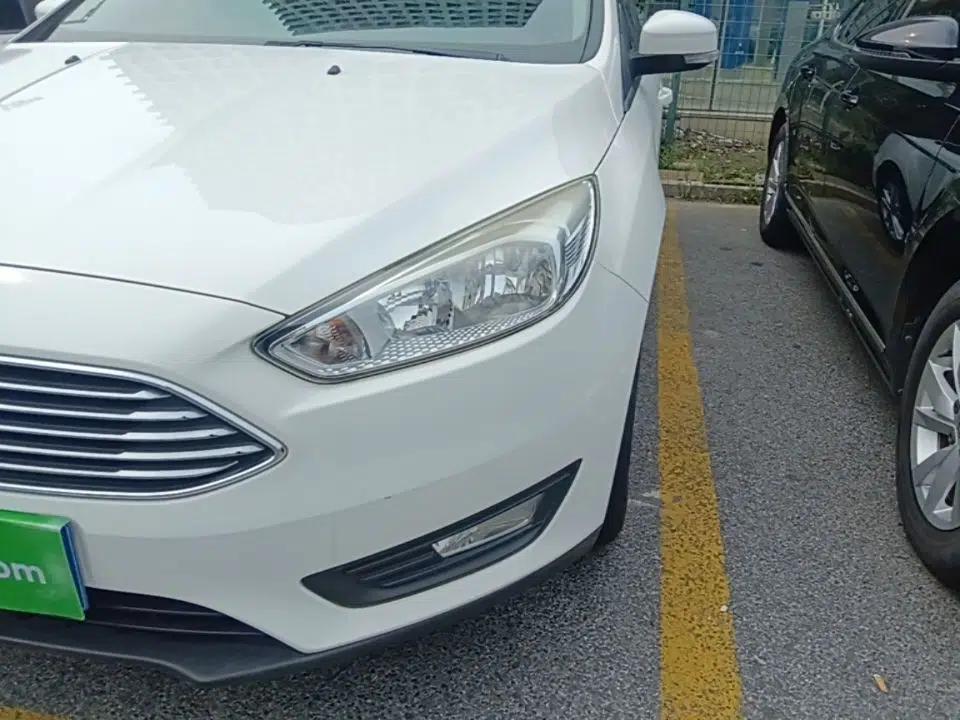 Ford Focus 2018 Sedan Classic 1.6L Automatic Trendy SmartDrive Edition — миниатюра 8