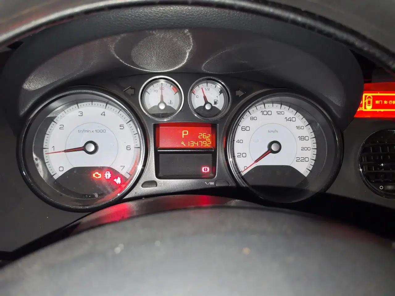 Peugeot 408 2013 2.0L Automatic Comfort Edition — миниатюра 11