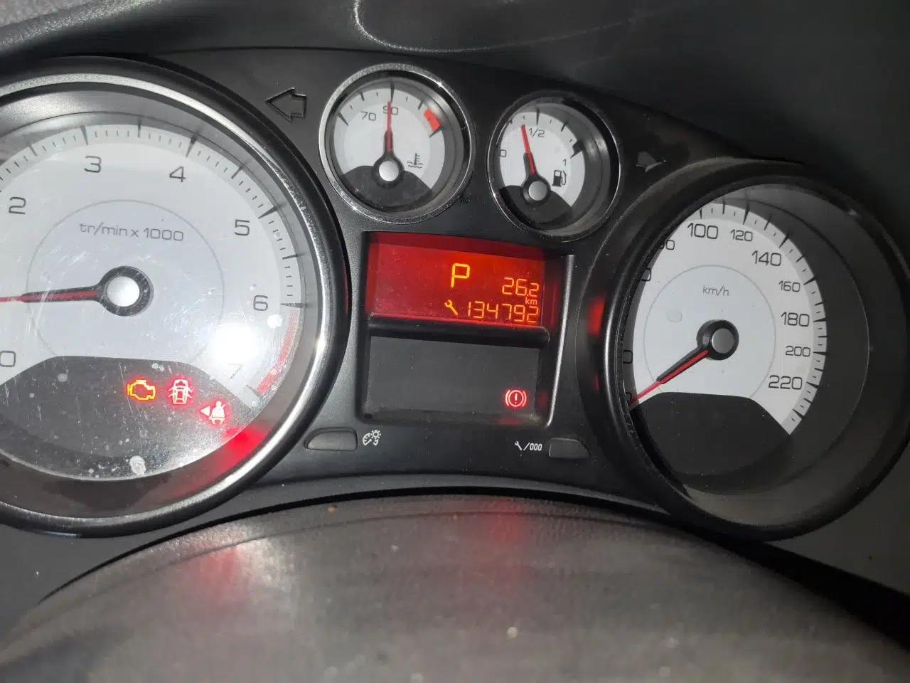 Peugeot 408 2013 2.0L Automatic Comfort Edition — миниатюра 12