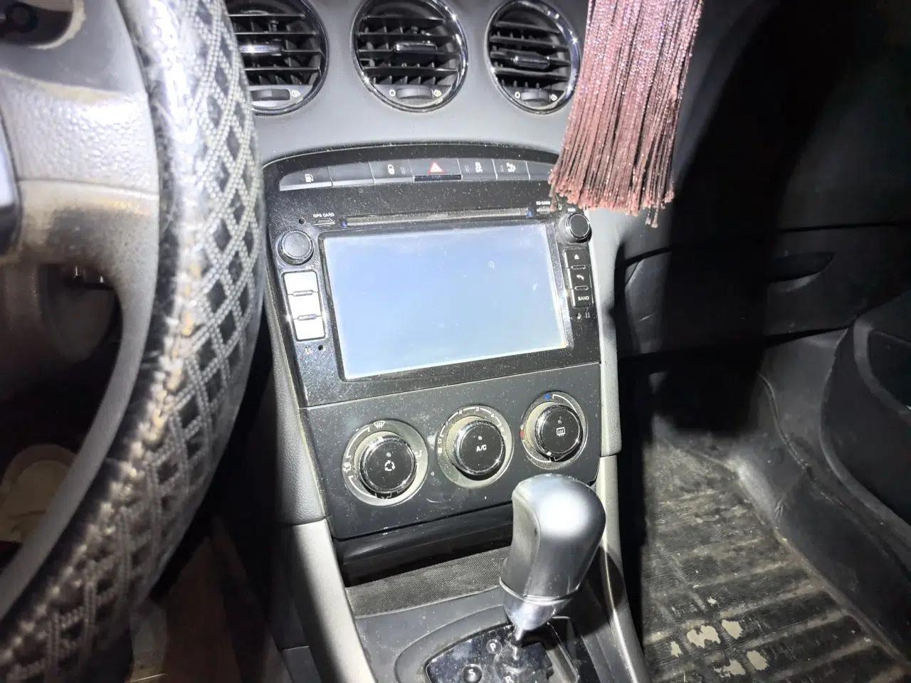 Peugeot 408 2013 2.0L Automatic Comfort Edition — миниатюра 13