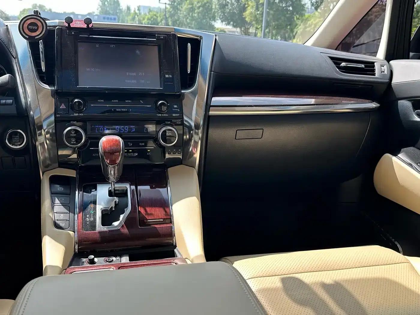 2018 Alphard 3.5L Luxury Edition — миниатюра 6