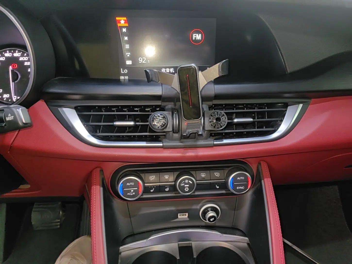 Alfa Romeo Stelvio 2017 2.0T 200HP Luxury Edition — миниатюра 20