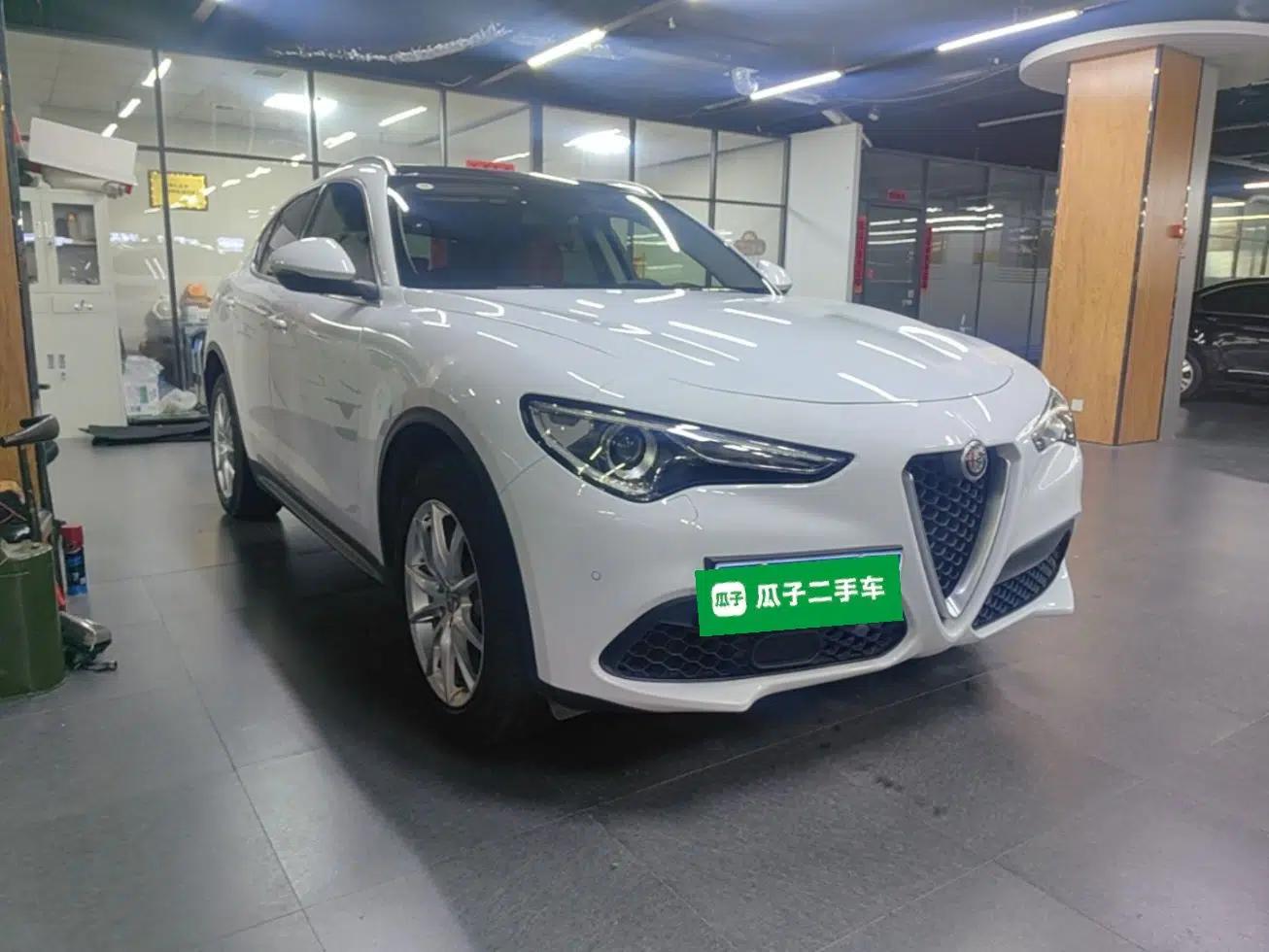 Alfa Romeo Stelvio 2017 2.0T 200HP Luxury Edition — миниатюра 3