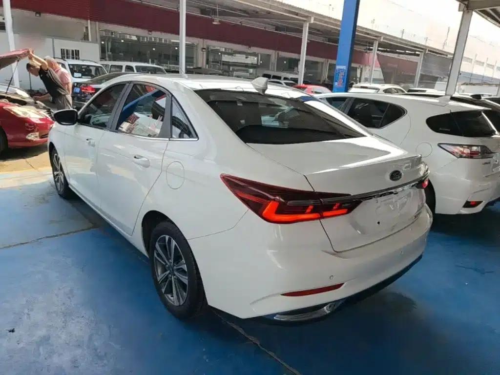 Ford Focus 2021 1.5L Automatic Diamond Edition — миниатюра 5