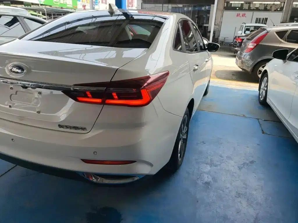 Ford Focus 2021 1.5L Automatic Diamond Edition — миниатюра 8