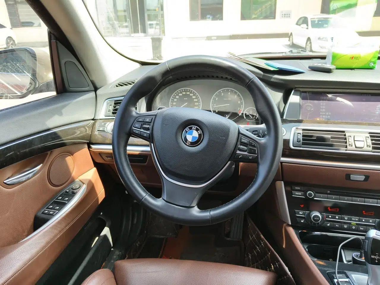 BMW 5 Series GT 2011 535i xDrive Luxury Edition — миниатюра 10