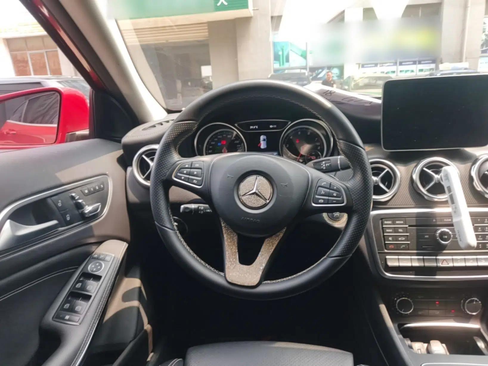 Mercedes-Benz GLA 2017 GLA 220 4MATIC Fashion Model — миниатюра 18