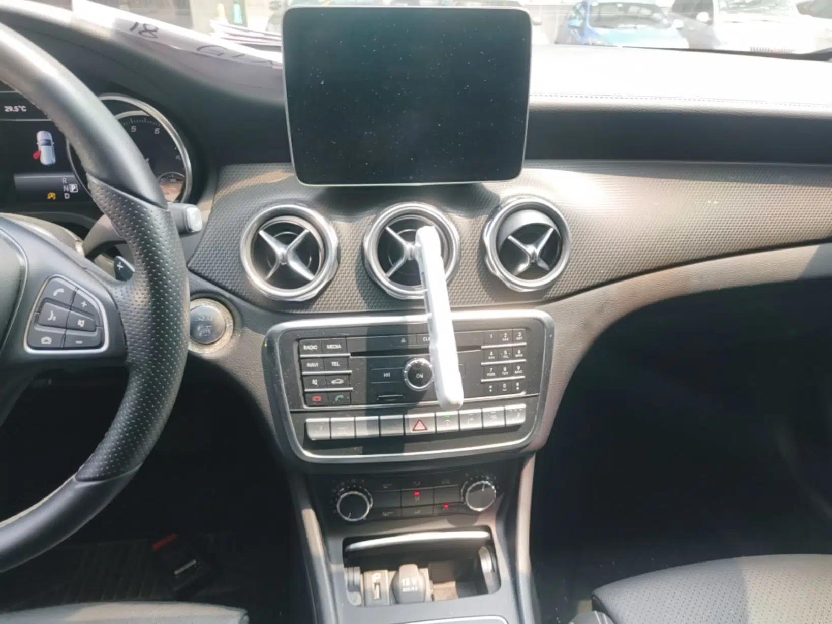 Mercedes-Benz GLA 2017 GLA 220 4MATIC Fashion Model — миниатюра 20