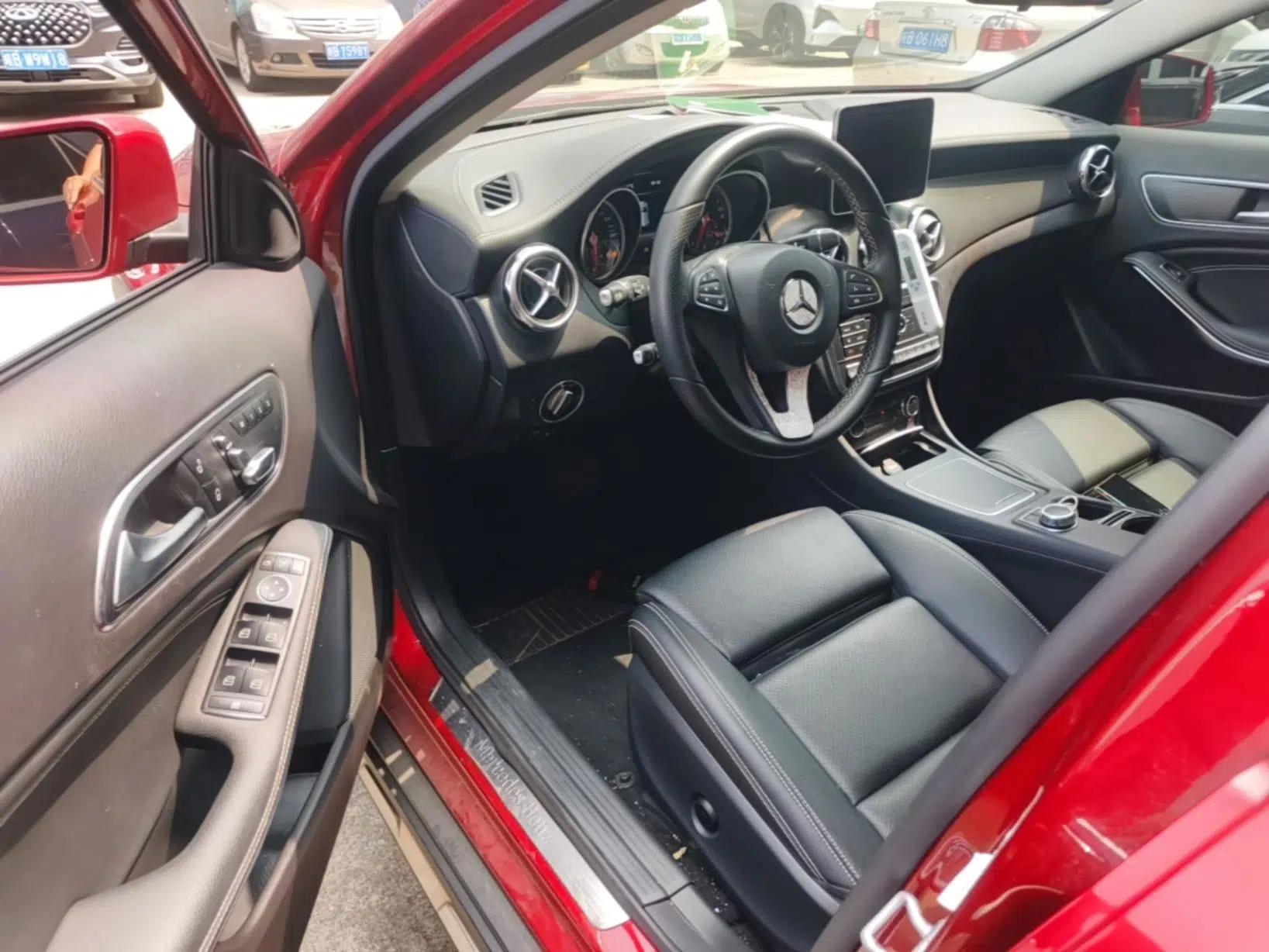Mercedes-Benz GLA 2017 GLA 220 4MATIC Fashion Model — миниатюра 23