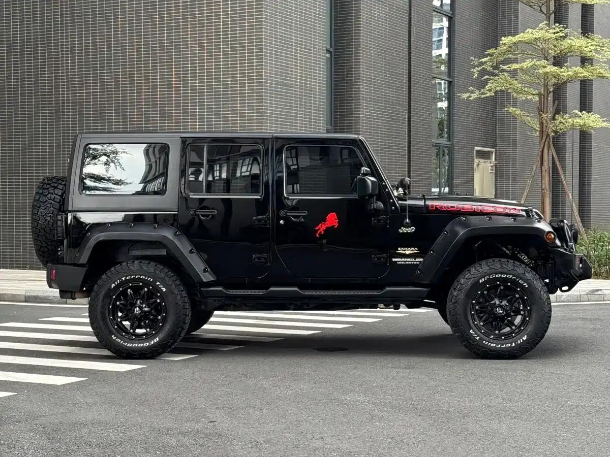 2015 Jeep Wrangler 3.0L Sahara Four-Door Comfort Edition — миниатюра 3