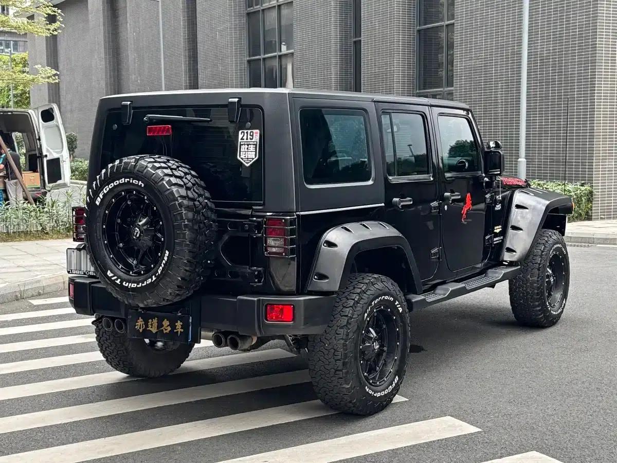 2015 Jeep Wrangler 3.0L Sahara Four-Door Comfort Edition — миниатюра 4