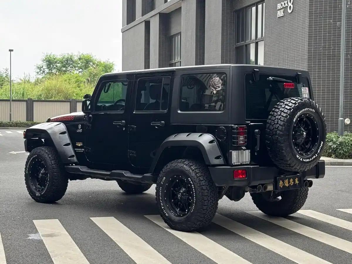 2015 Jeep Wrangler 3.0L Sahara Four-Door Comfort Edition — миниатюра 6