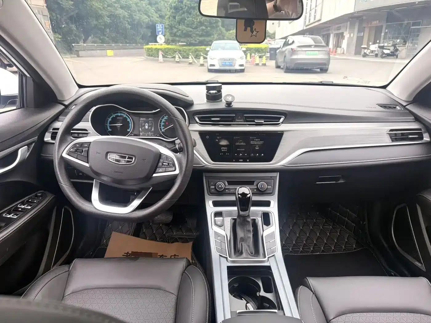 Geely Emgrand 2021 UP 1.5L CVT Upward Edition — миниатюра 4