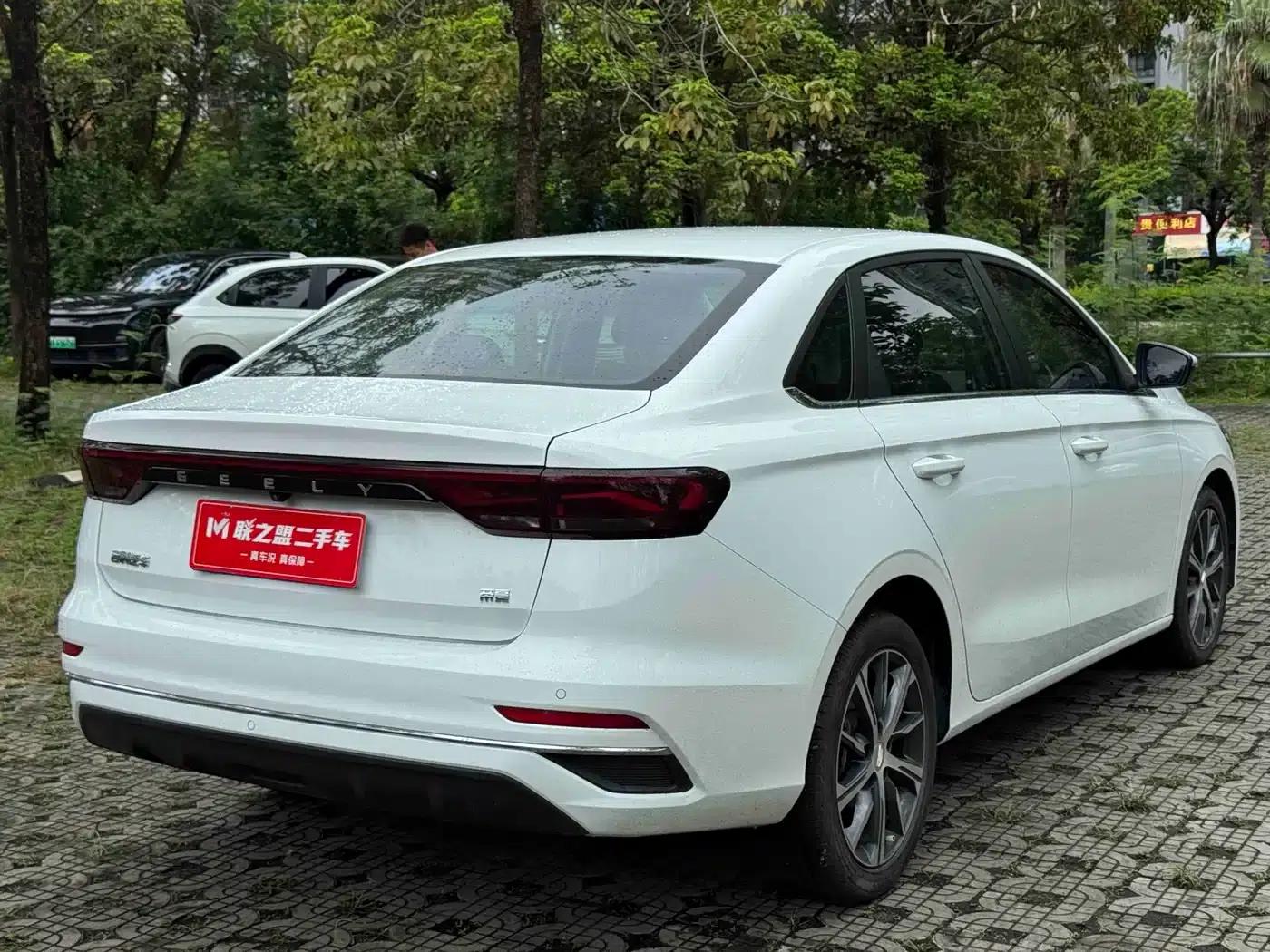Geely Emgrand 2022 4th Generation 1.5L CVT Premium — миниатюра 6
