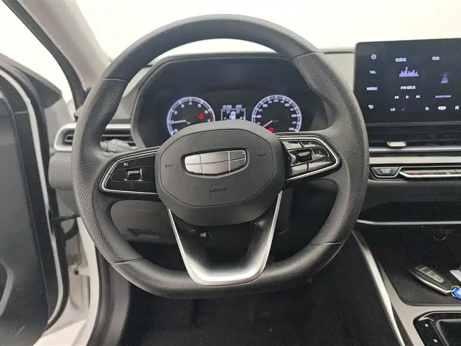 Geely Emgrand 2025 4th Generation 1.5L CVT Star Edition — миниатюра 15