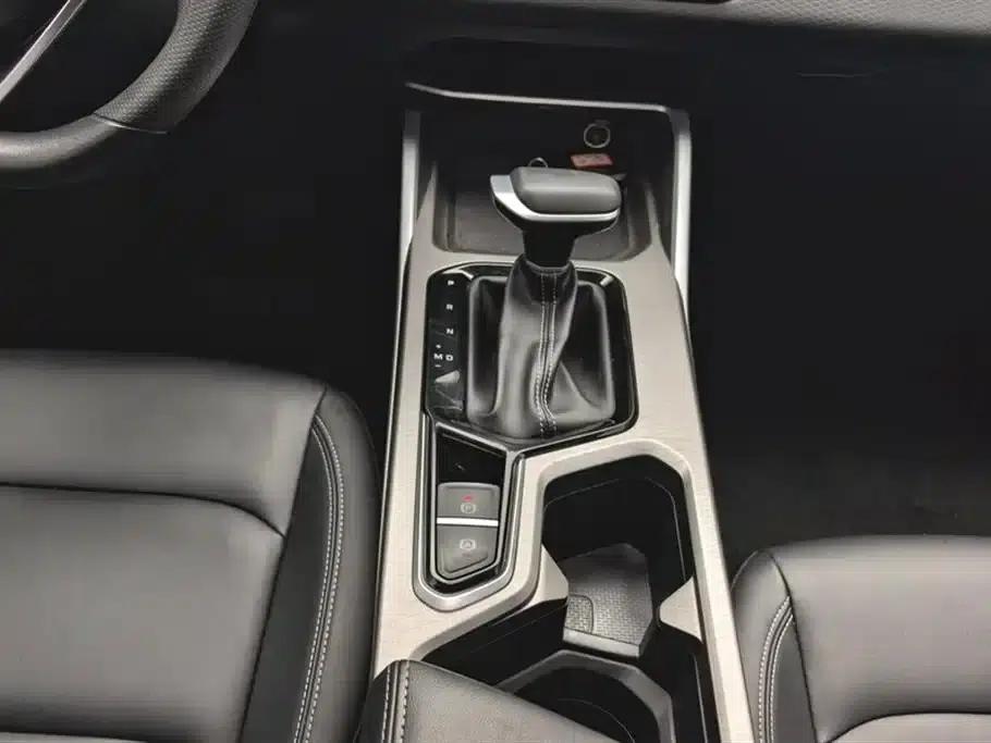 Geely Emgrand 2025 4th Generation 1.5L CVT Star Edition — миниатюра 16