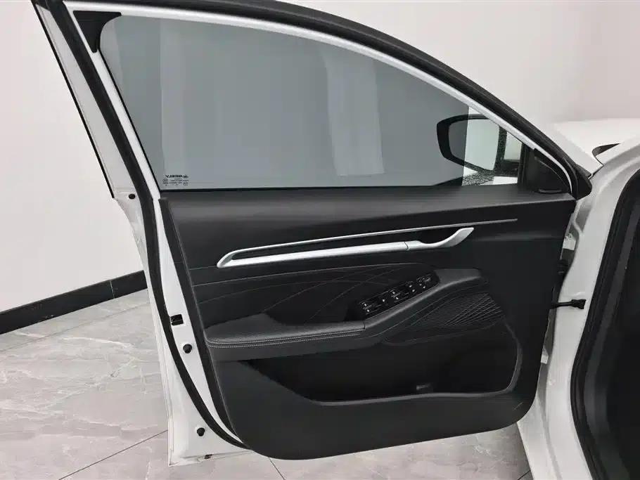 Geely Emgrand 2025 4th Generation 1.5L CVT Star Edition — миниатюра 7