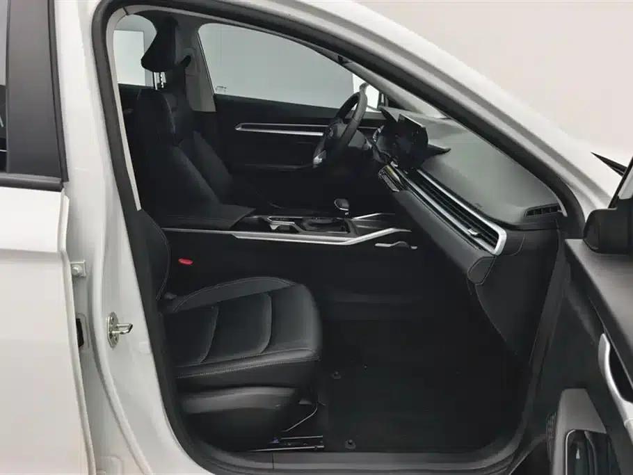 Geely Emgrand 2025 4th Generation 1.5L CVT Star Edition — миниатюра 8