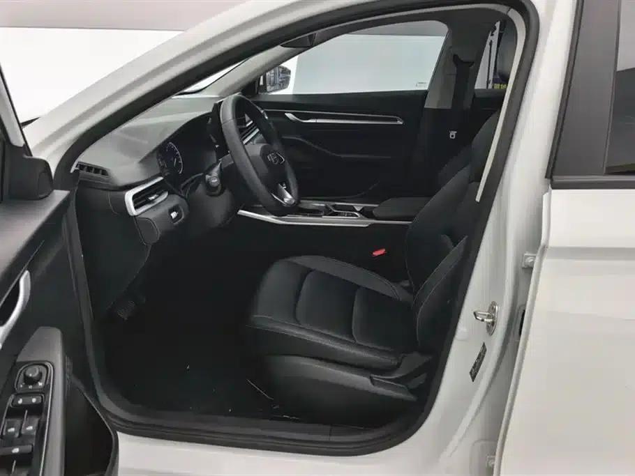 Geely Emgrand 2025 4th Generation 1.5L CVT Star Edition — миниатюра 9