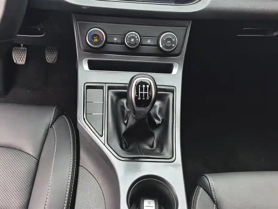 Geely Emgrand 2020 1.5L Manual Comfort Model — миниатюра 16