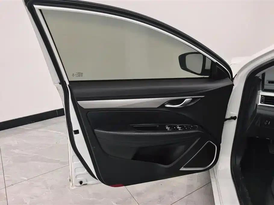 Geely Emgrand 2020 1.5L Manual Comfort Model — миниатюра 7