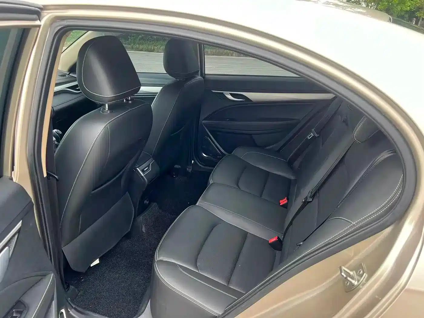 Geely Emgrand 2018 1.5L Manual Upward Connected Edition — миниатюра 10