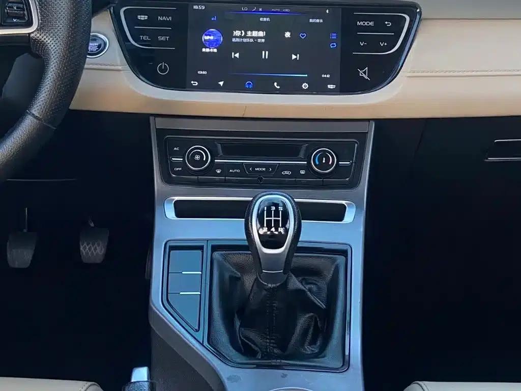 Geely Emgrand 2018 1.5L Manual Deluxe Edition — миниатюра 8