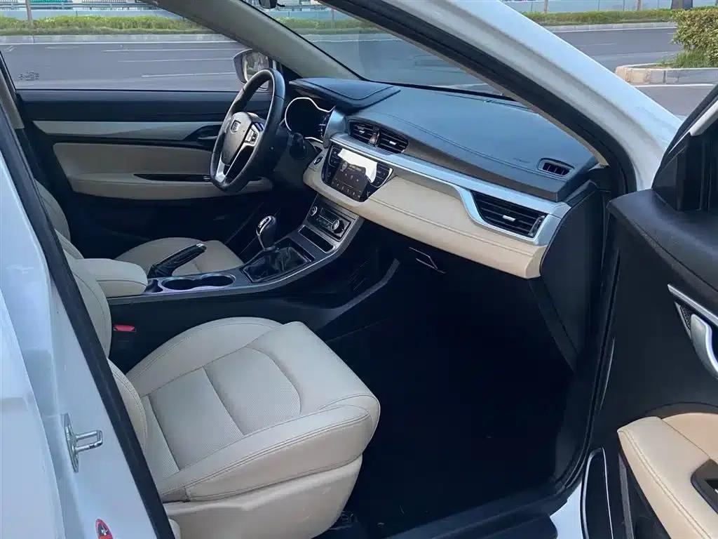 Geely Emgrand 2018 1.5L Manual Deluxe Edition — миниатюра 10