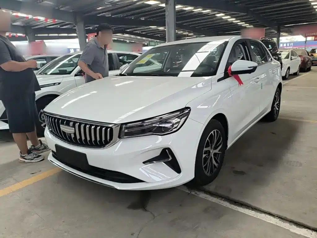 Geely Emgrand 2026 4 Millionth Anniversary Edition 1.5L CVT Superior Model — миниатюра 2