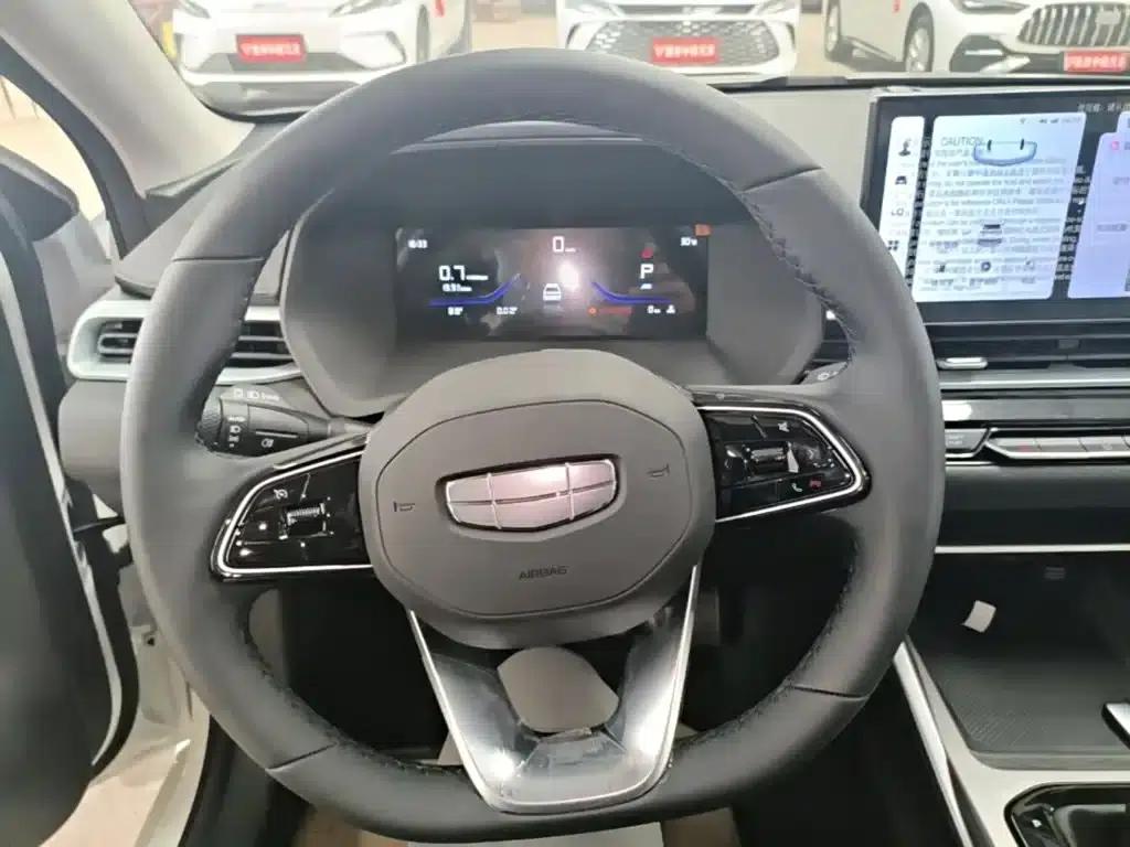 Geely Emgrand 2026 4 Millionth Anniversary Edition 1.5L CVT Superior Model — миниатюра 11