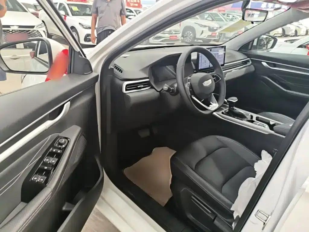 Geely Emgrand 2026 4 Millionth Anniversary Edition 1.5L CVT Superior Model — миниатюра 16