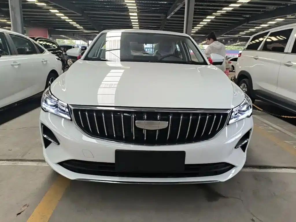 Geely Emgrand 2026 4 Millionth Anniversary Edition 1.5L CVT Superior Model — миниатюра 3