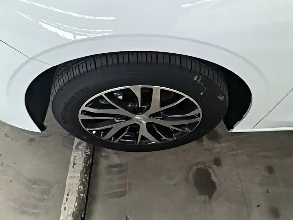 Geely Emgrand 2026 4 Millionth Anniversary Edition 1.5L CVT Superior Model — миниатюра 23